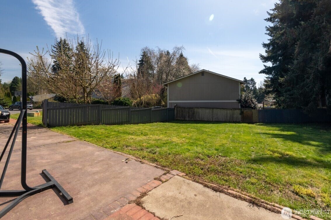 1427 33rd Avenue Ct Property Photo 3