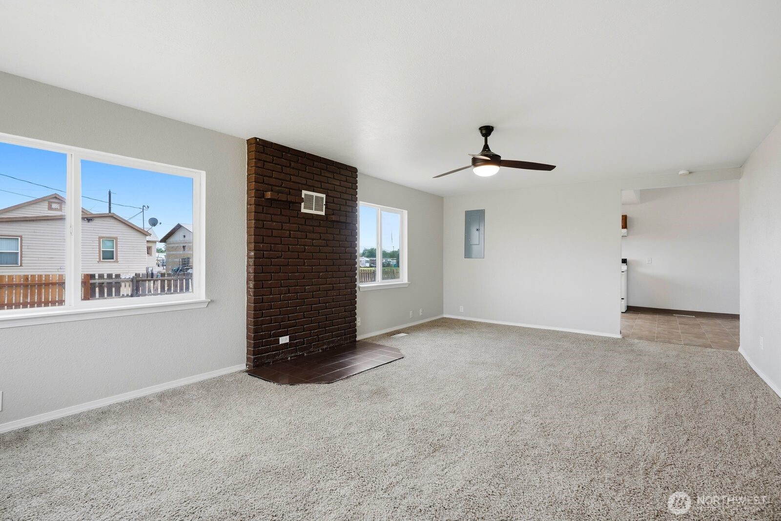 502 W Washington Avenue Property Photo 4