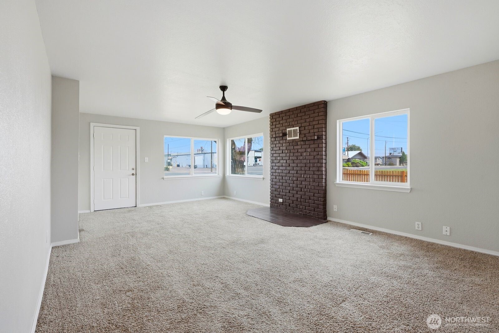 502 W Washington Avenue Property Photo 5
