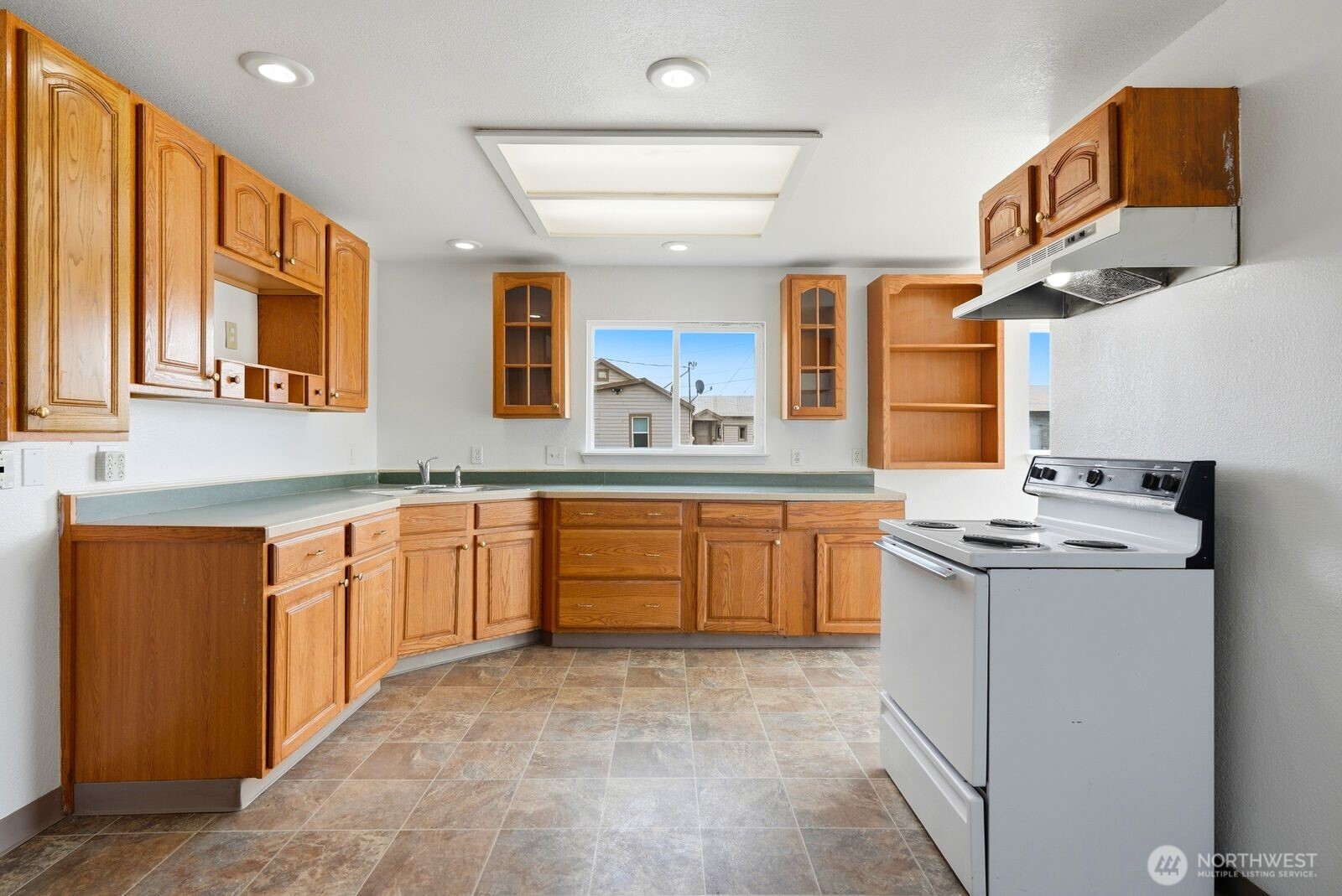 502 W Washington Avenue Property Photo 7