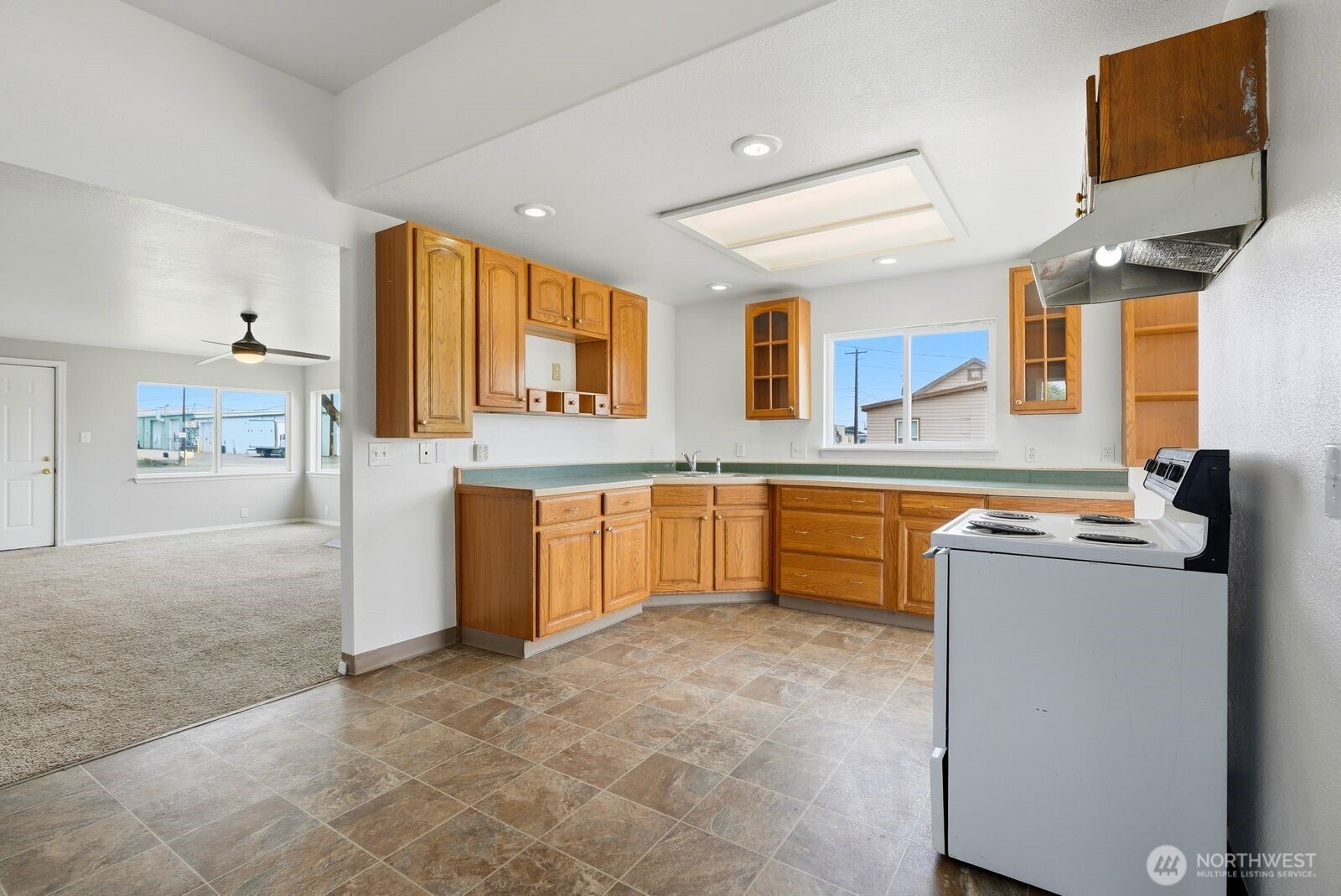 502 W Washington Avenue Property Photo 8