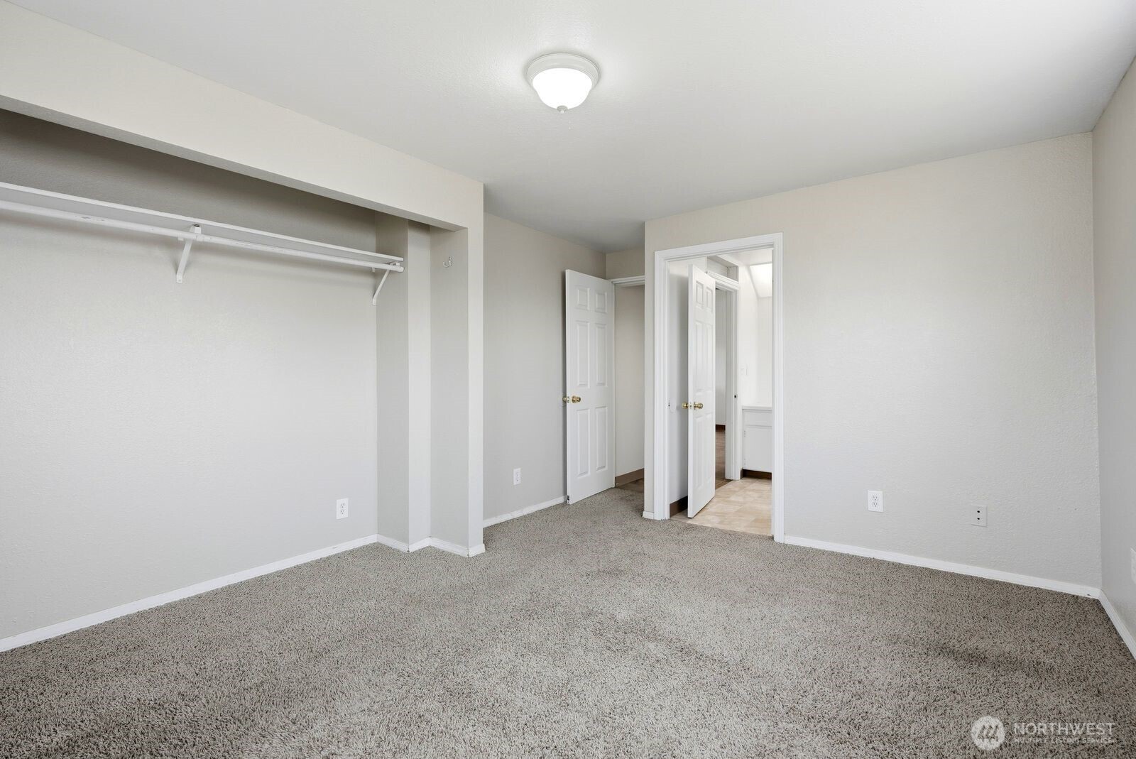 502 W Washington Avenue Property Photo 10