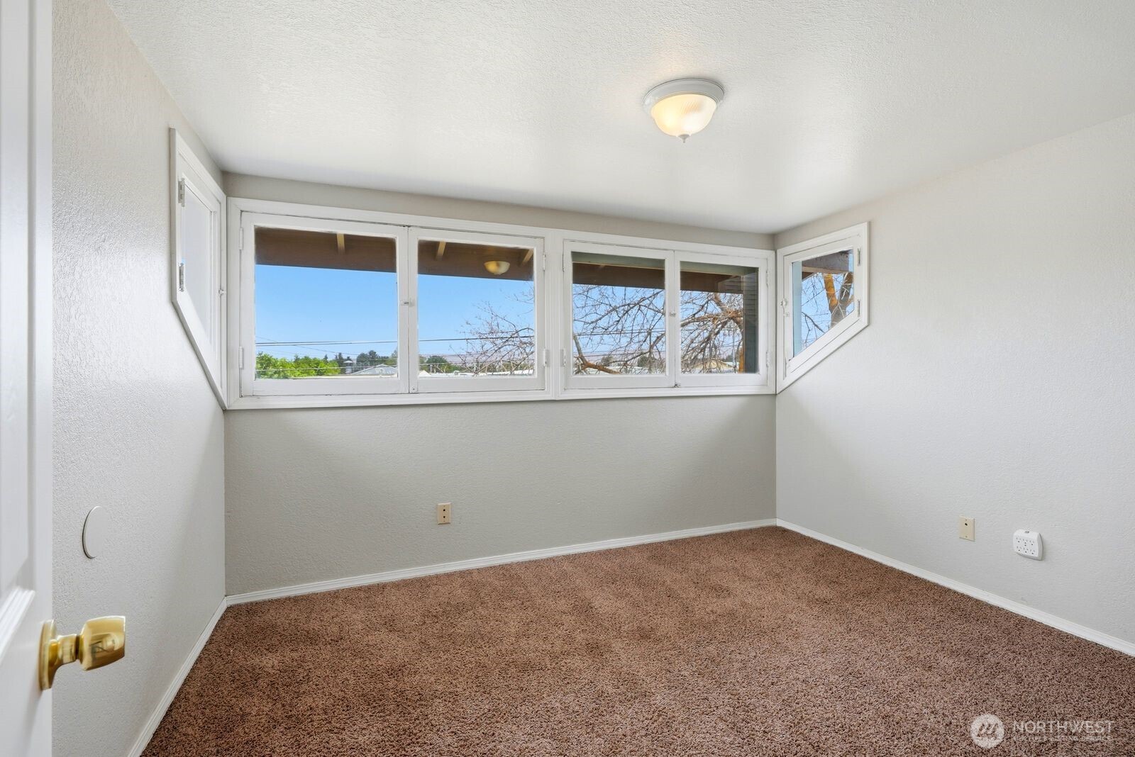 502 W Washington Avenue Property Photo 14