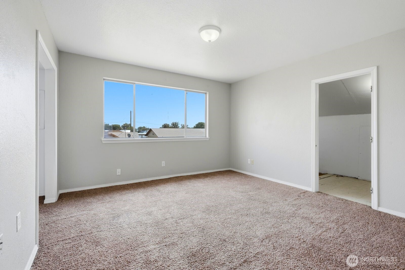 502 W Washington Avenue Property Photo 17