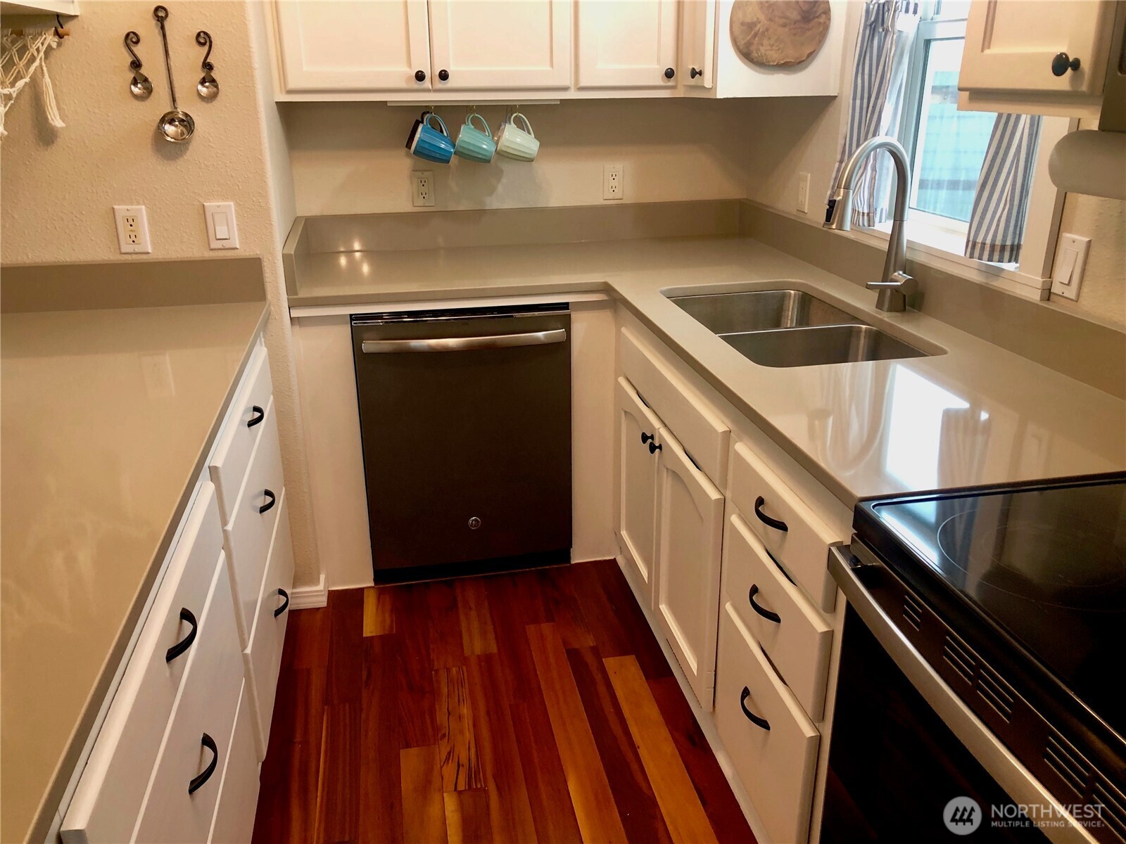 5545 Hillvue Road Property Photo 11