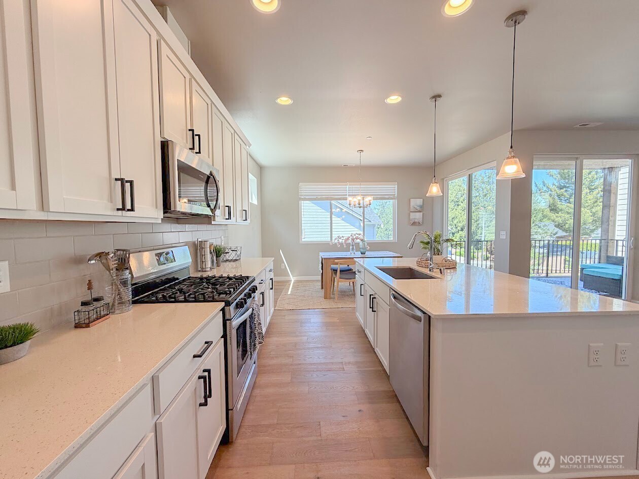 6843 46th Street Property Photo 2
