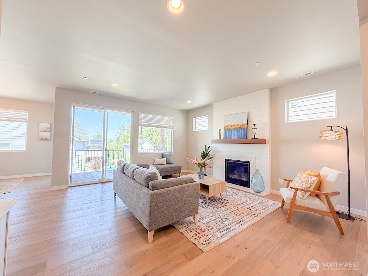 6843 46th Street Property Photo 3