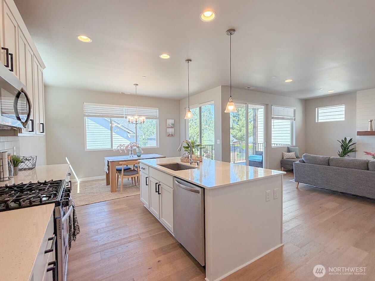 6843 46th Street Property Photo 8