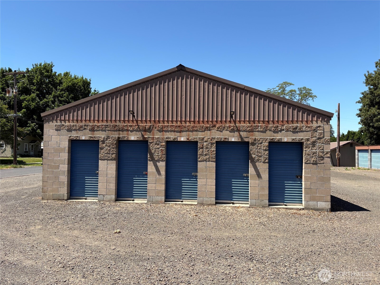 419 E 6th Street Property Photo 1
