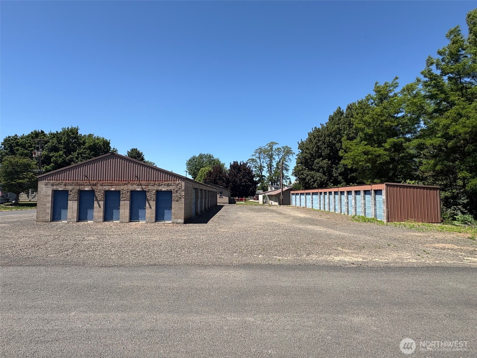 419 E 6th Street Property Photo 2