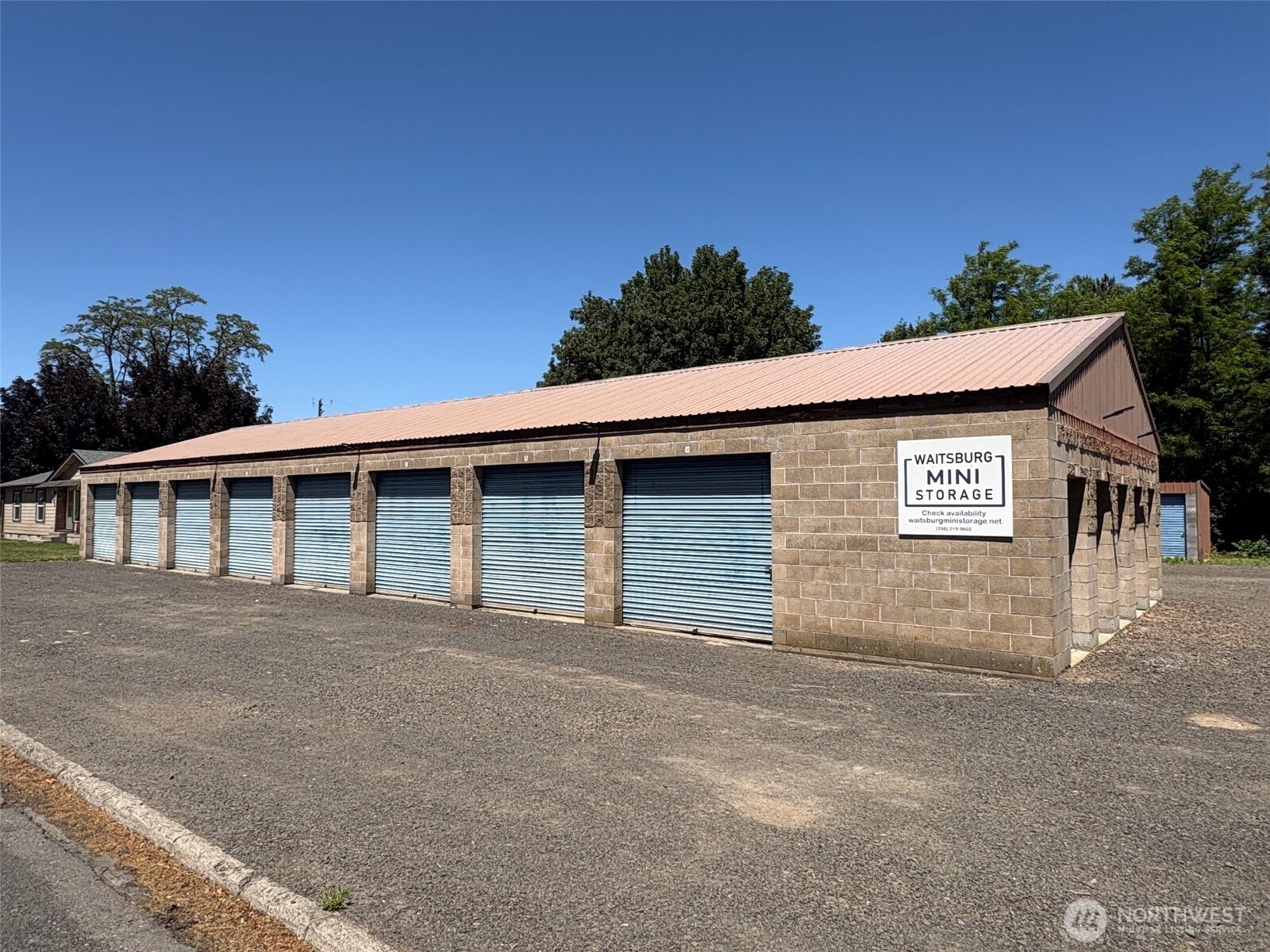 419 E 6th Street Property Photo 4
