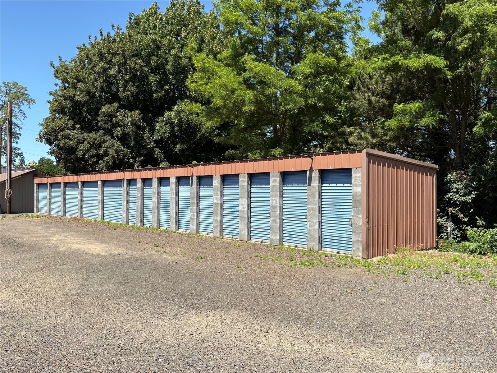 419 E 6th Street Property Photo 5