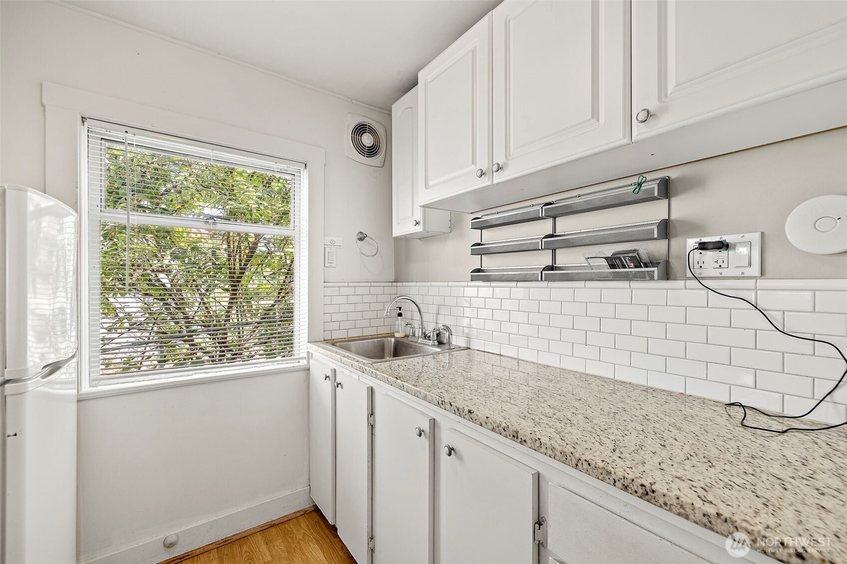 10346 Midvale Avenue Property Photo 10