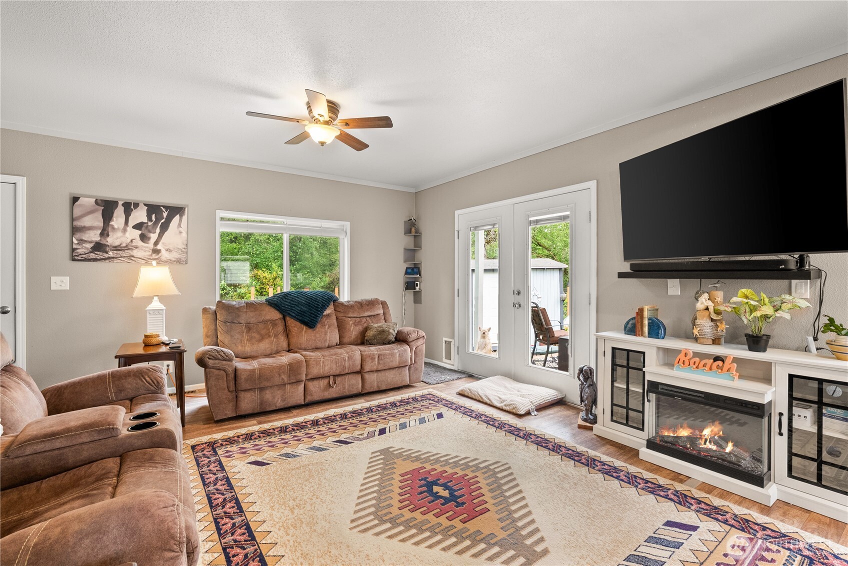 372 Eridani Loop Property Photo 5