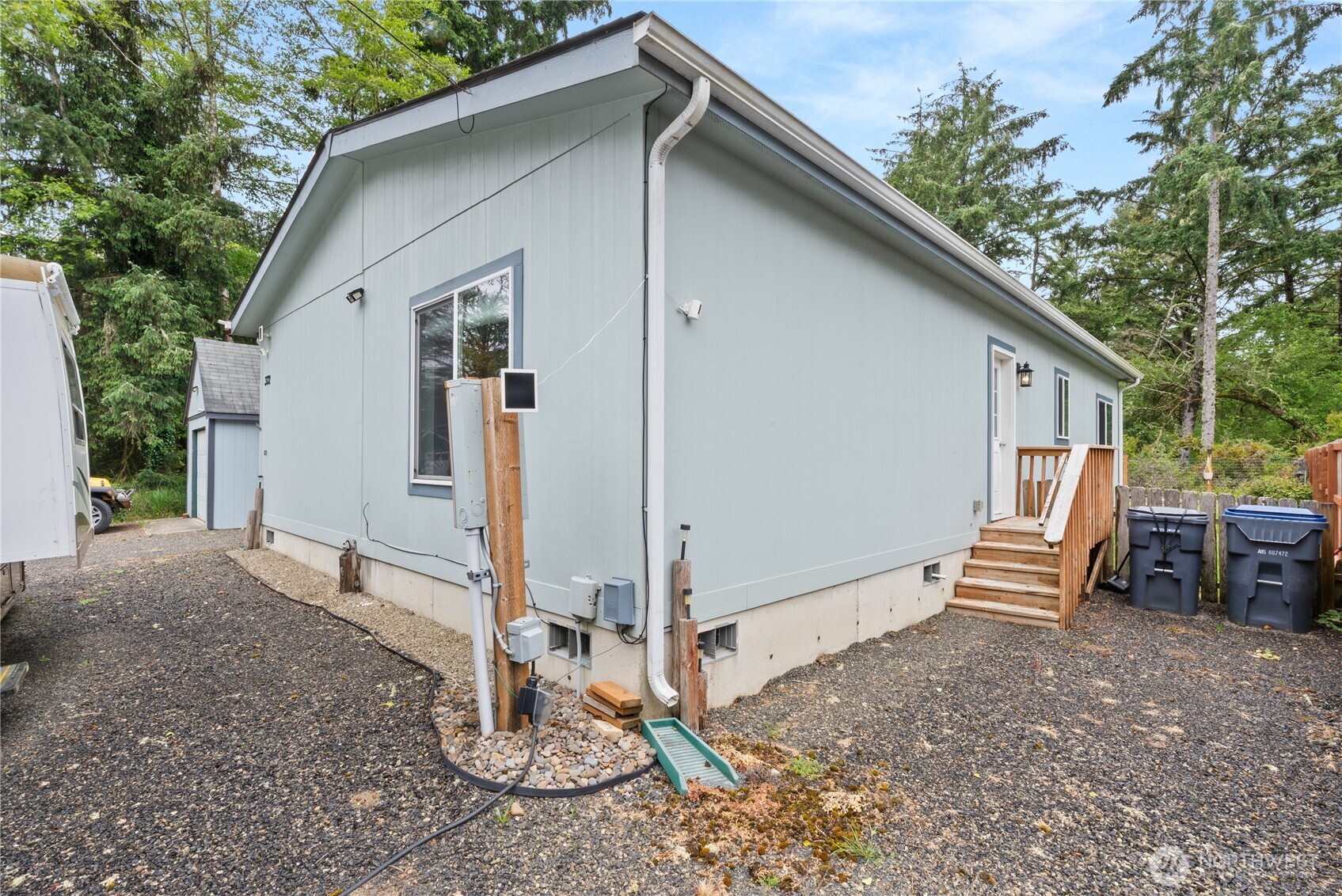 372 Eridani Loop Property Photo 27