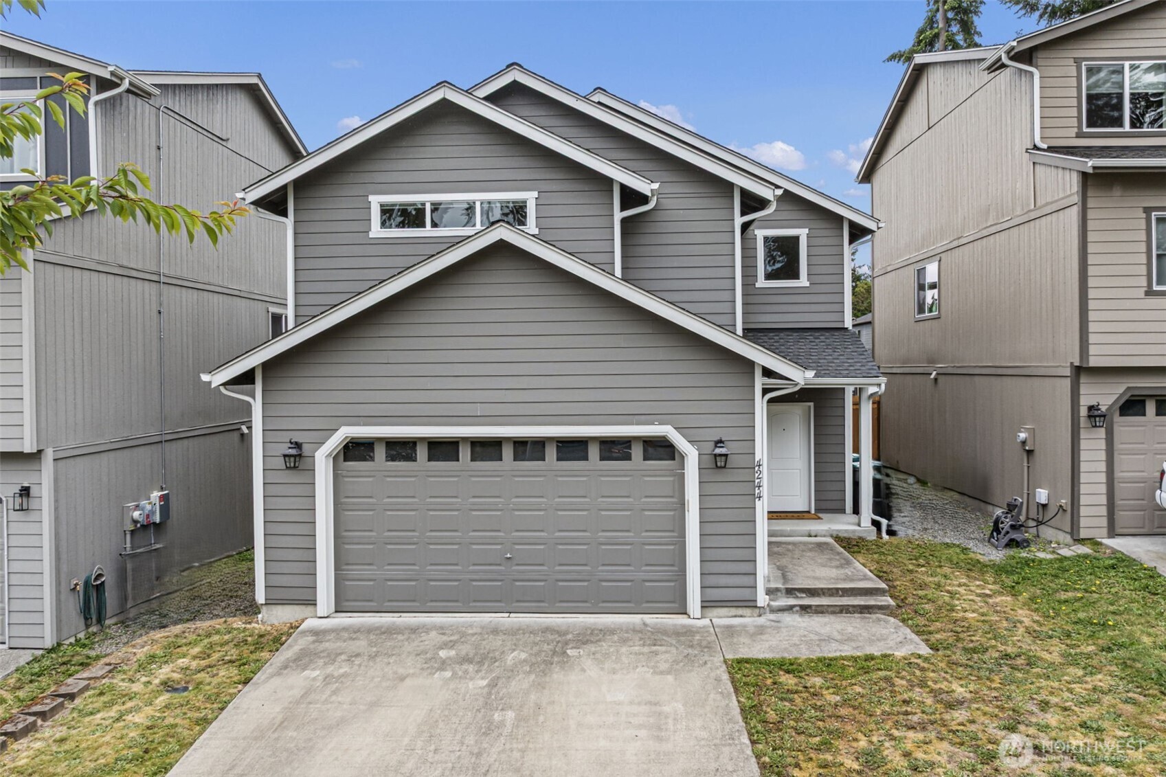 4244 SE Horsehead Way Property Photo 1