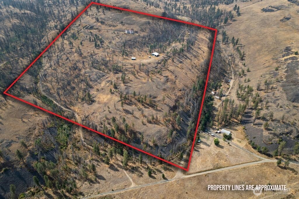 31725 N Hawk Creek Ranch Rd Property Photo 3