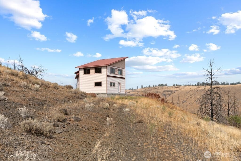 31725 N Hawk Creek Ranch Rd Property Photo 10