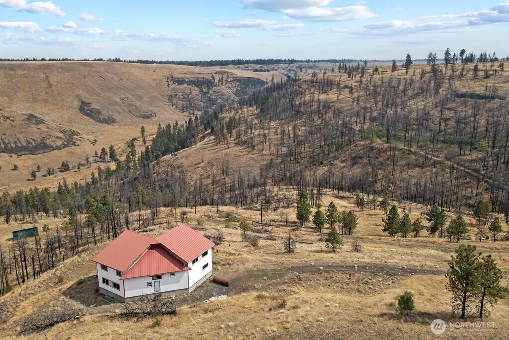 31725 N Hawk Creek Ranch Rd Property Photo 12