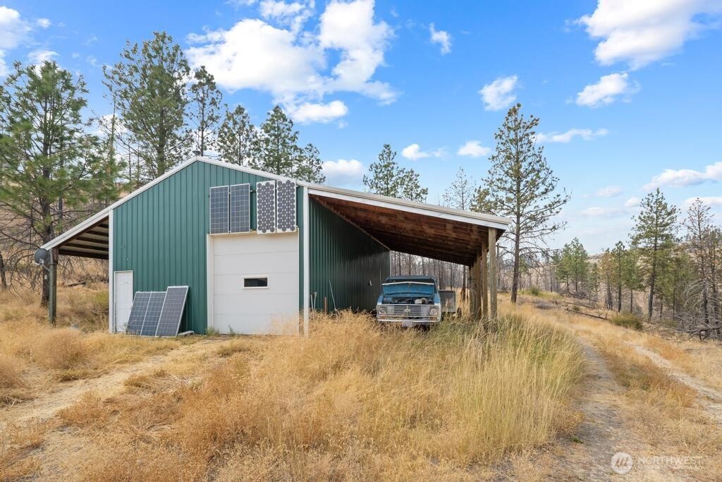 31725 N Hawk Creek Ranch Rd Property Photo 13
