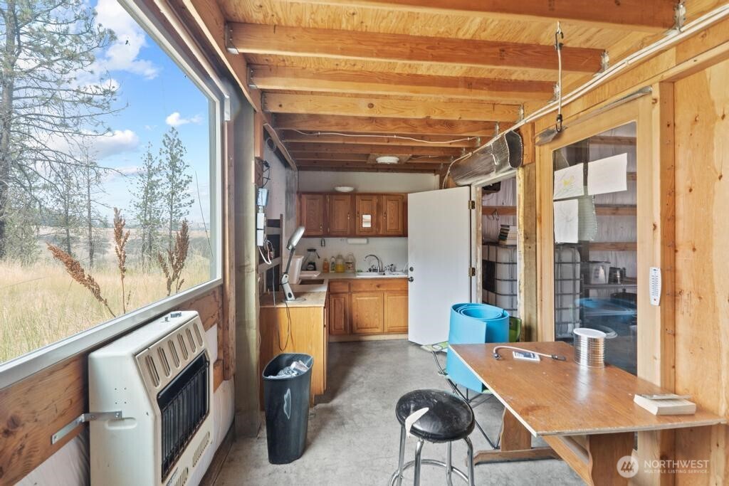 31725 N Hawk Creek Ranch Rd Property Photo 19