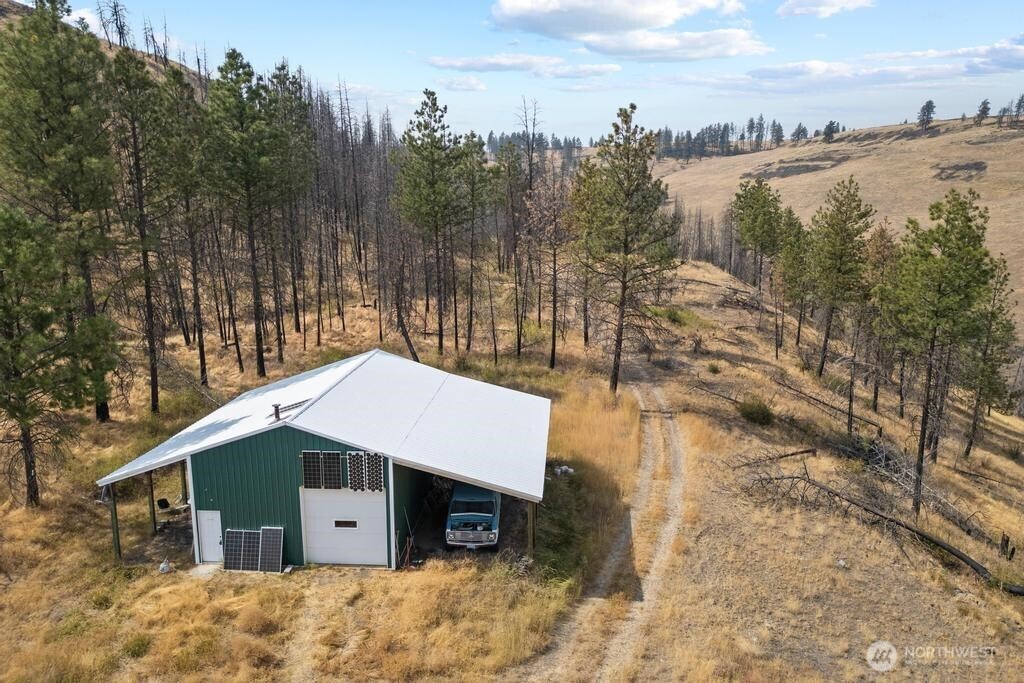 31725 N Hawk Creek Ranch Rd Property Photo 21