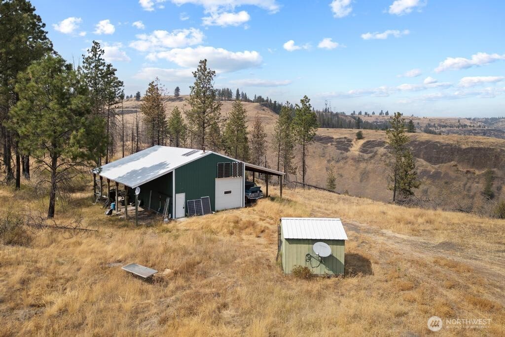 31725 N Hawk Creek Ranch Rd Property Photo 22