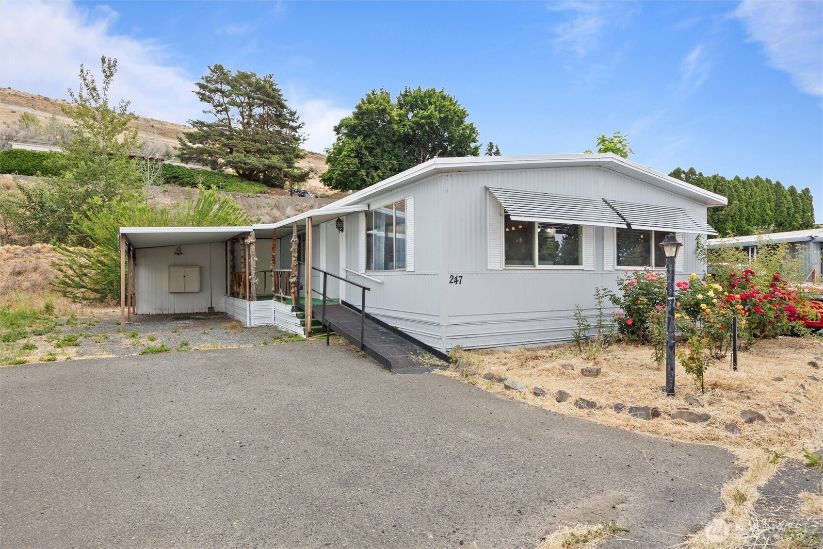2205 Butterfield Road 247 Property Photo 23