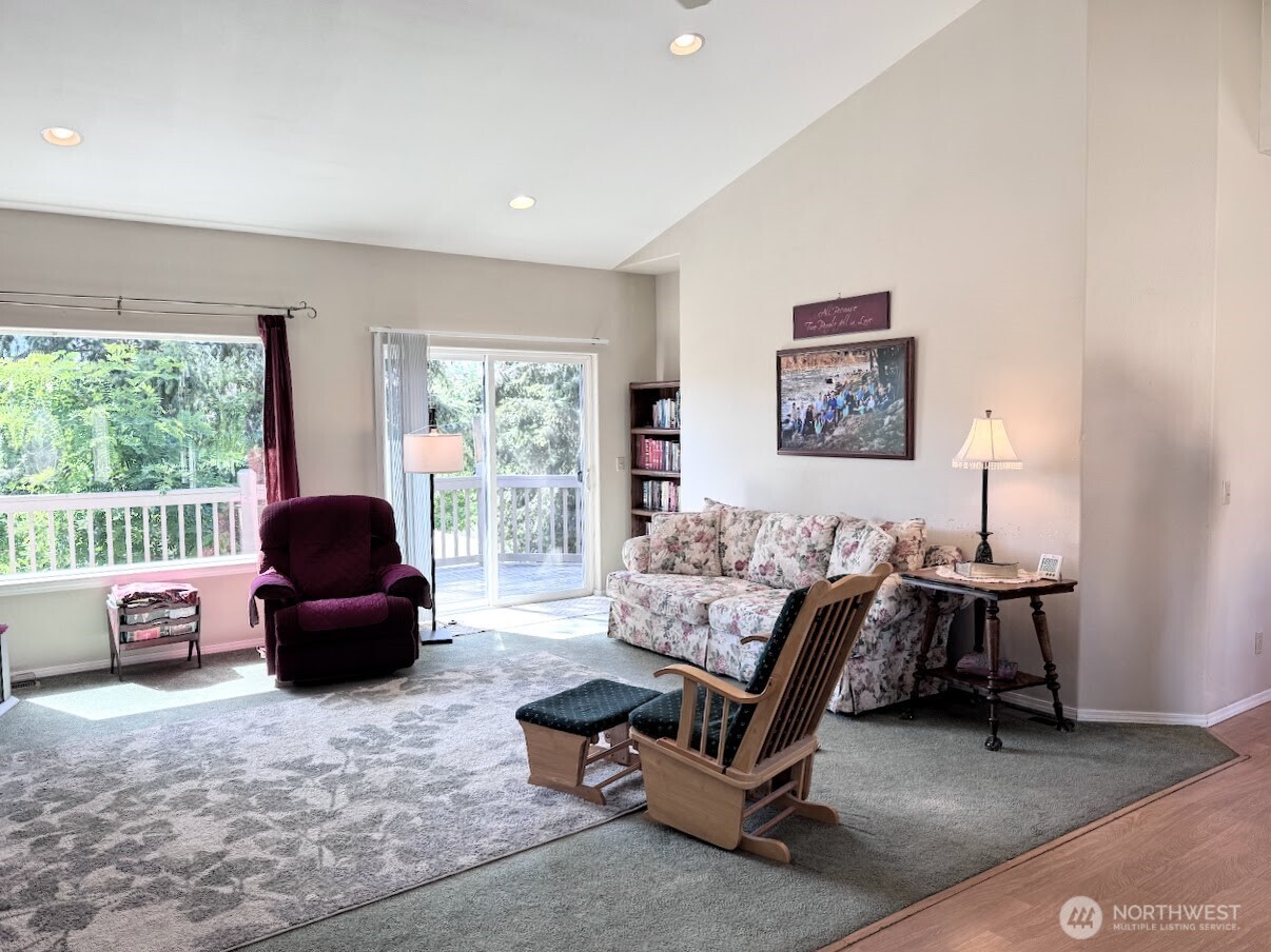 1511 N Anne Avenue Property Photo 2