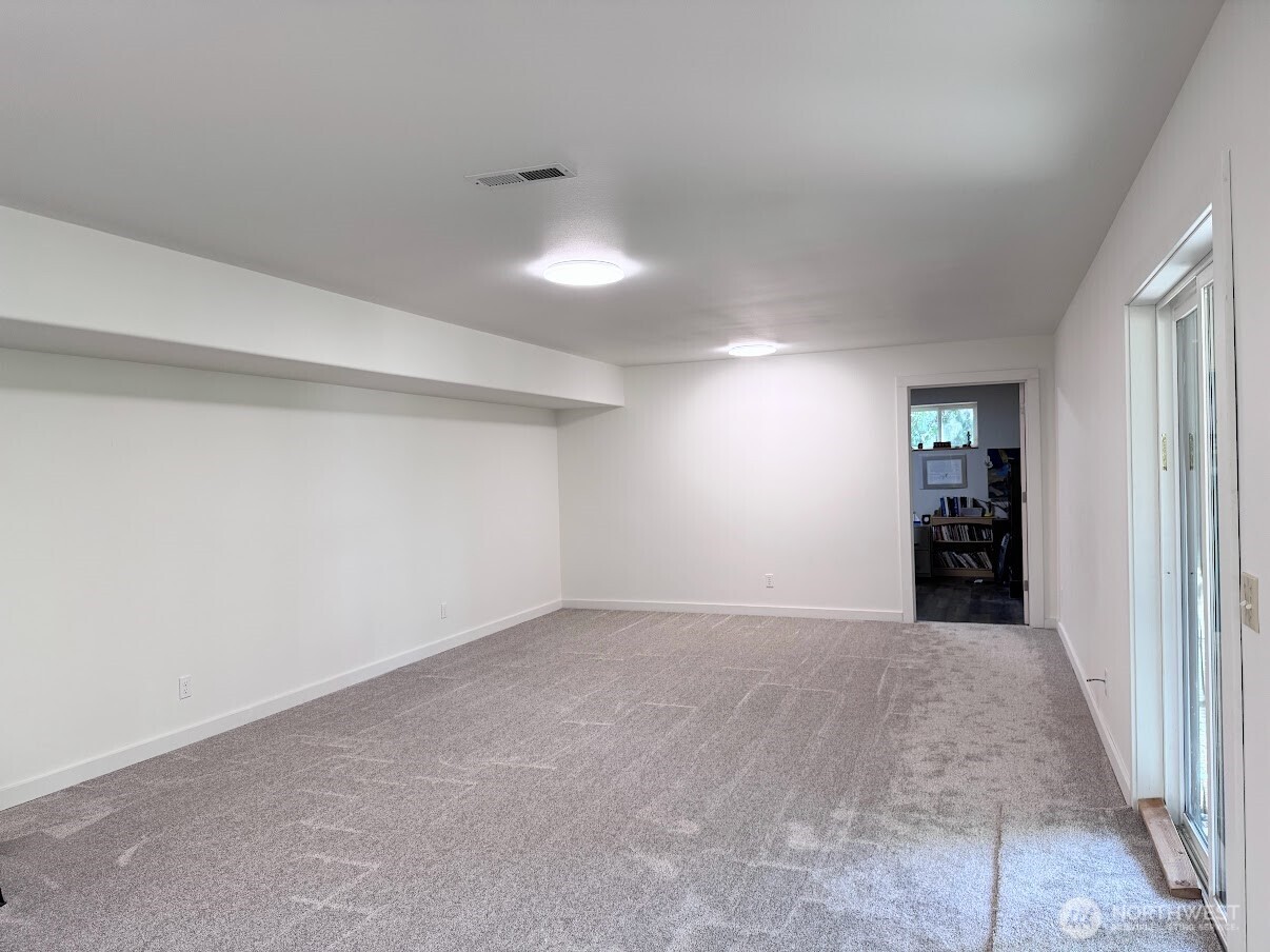 1511 N Anne Avenue Property Photo 6