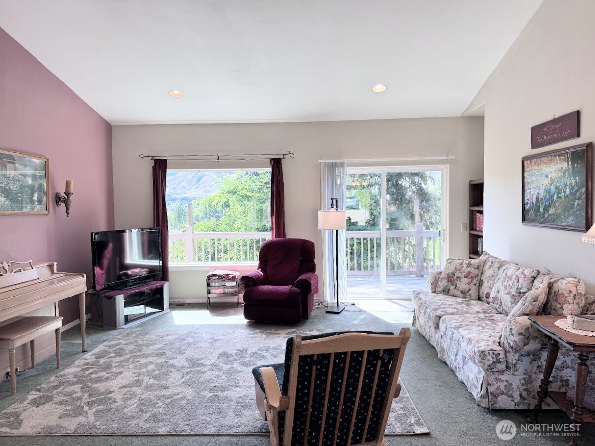 1511 N Anne Avenue Property Photo 9