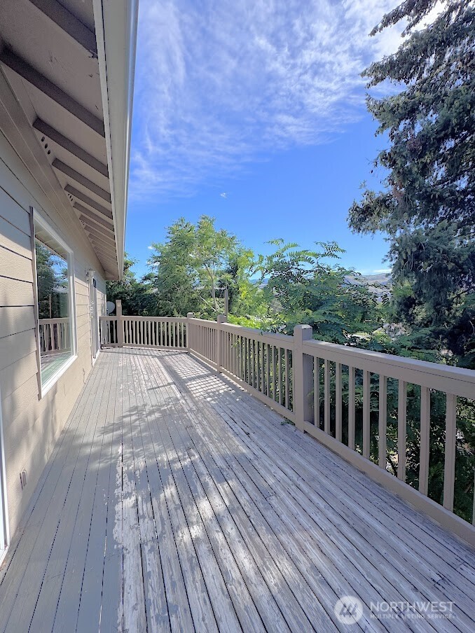 1511 N Anne Avenue Property Photo 12