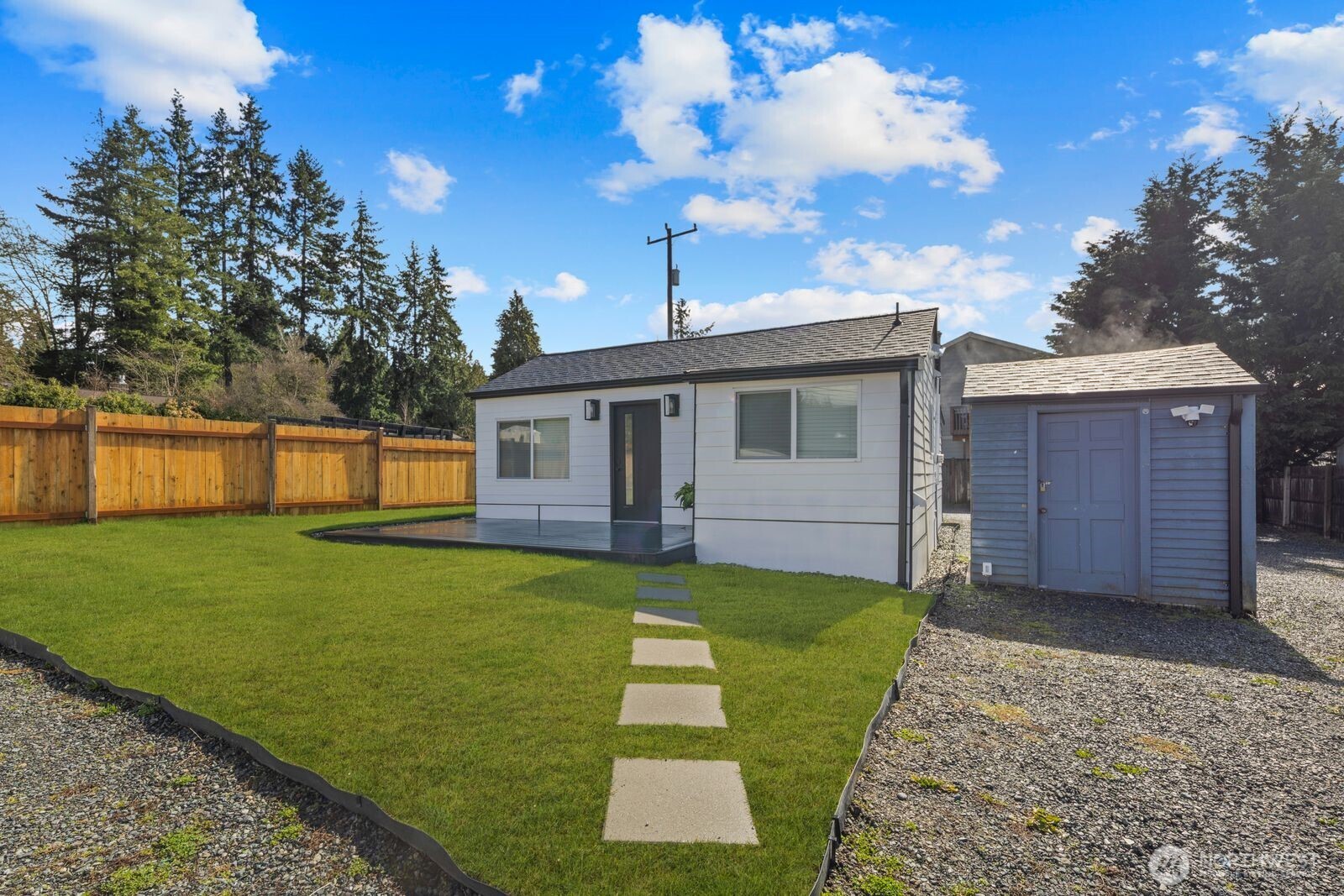 1747 1/2 Ne 147th St Property Photo 3