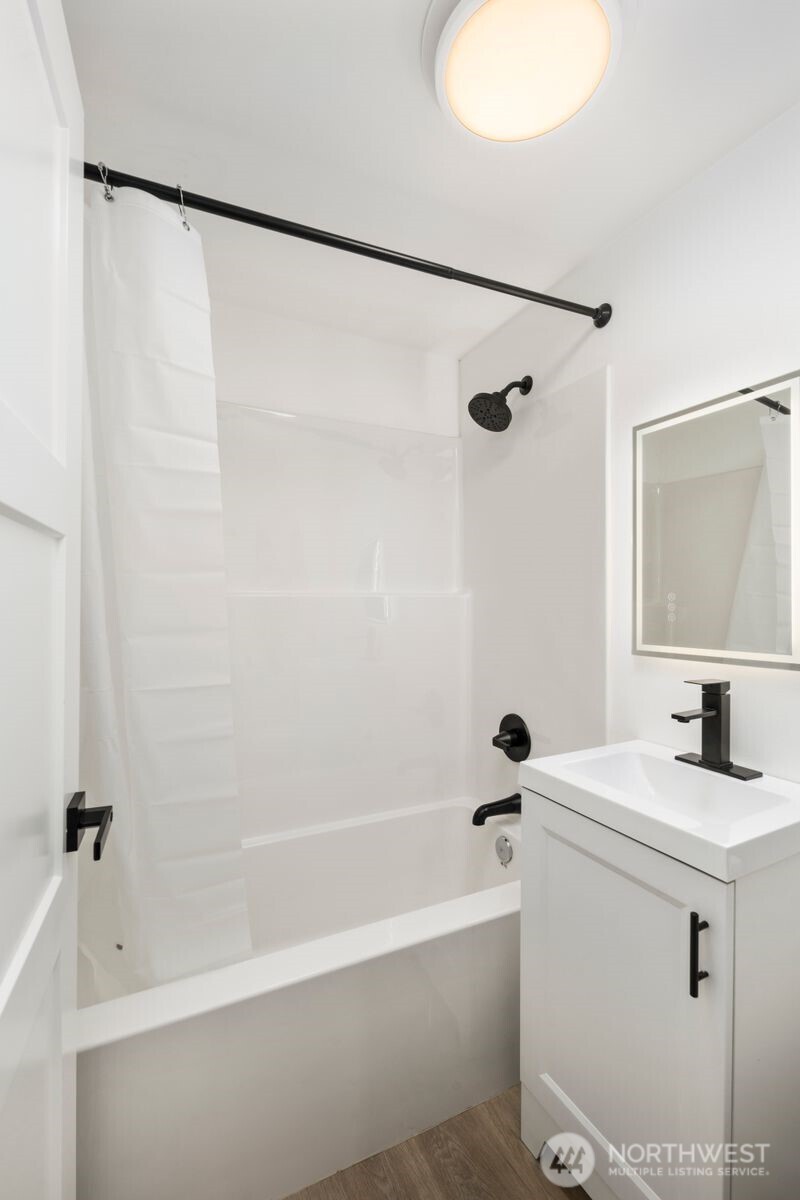 1747 1/2 Ne 147th St Property Photo 27