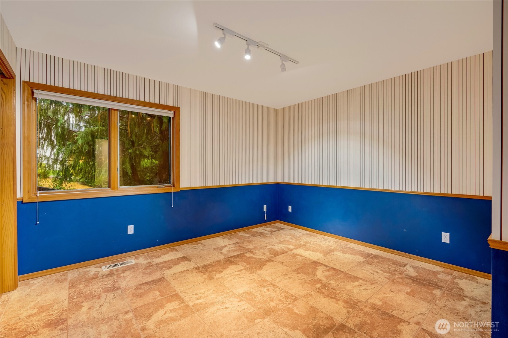 11525 76th Avenue Property Photo 23