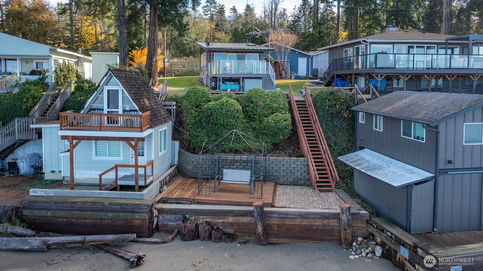 19422 Soundview Drive Property Photo 3