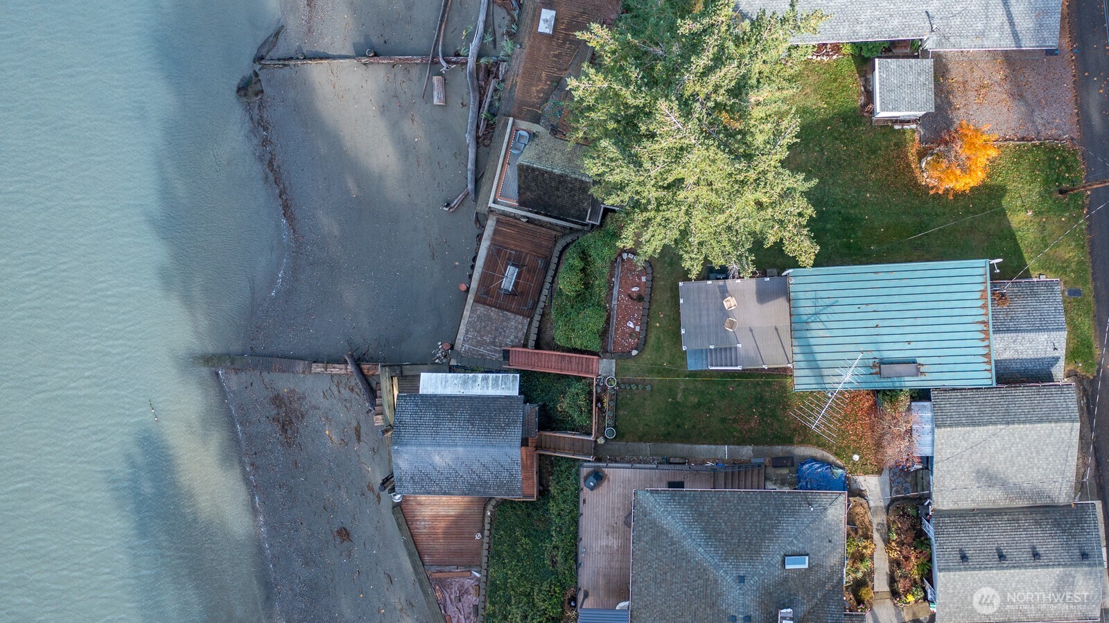 19422 Soundview Drive Property Photo 4