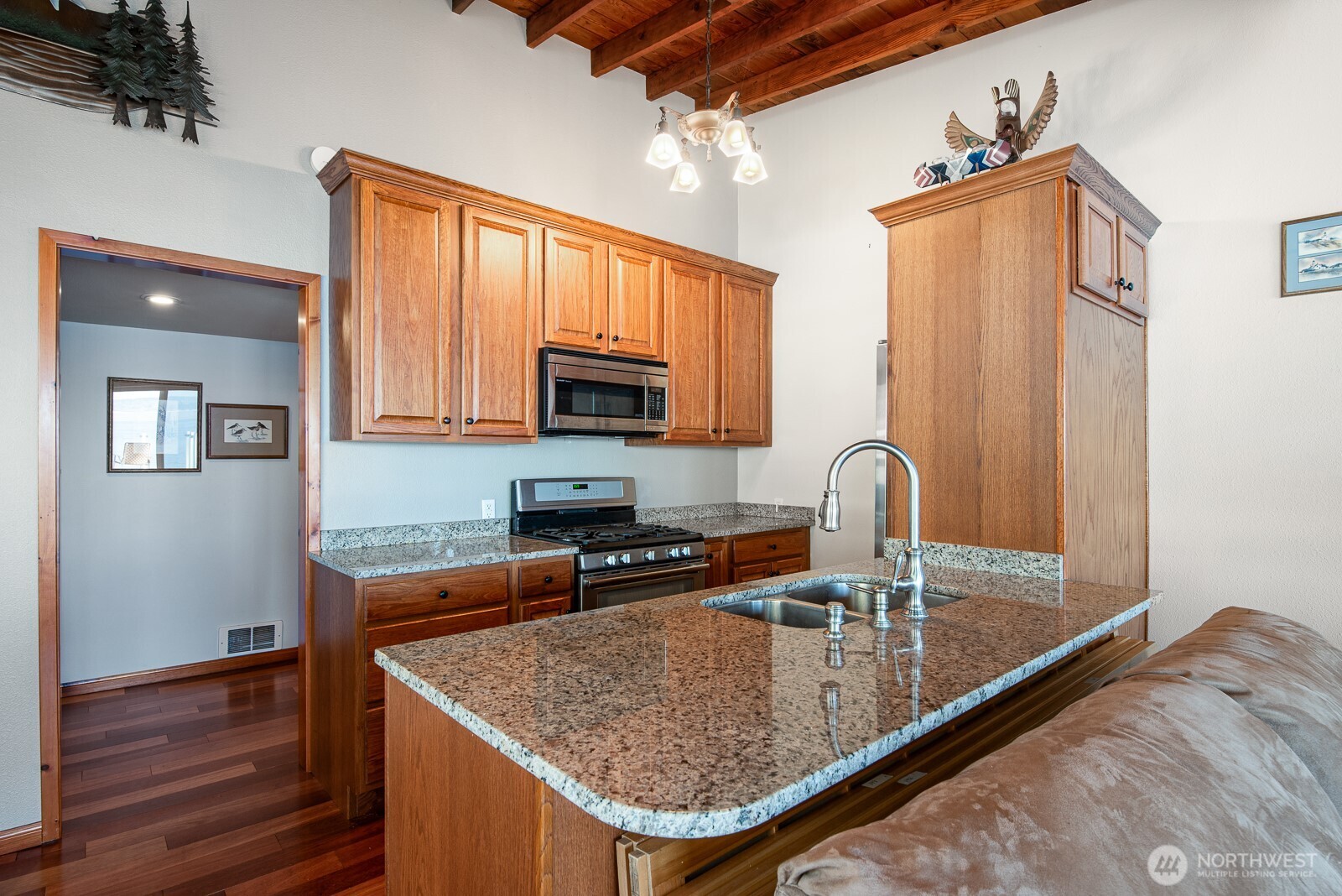 19422 Soundview Drive Property Photo 13