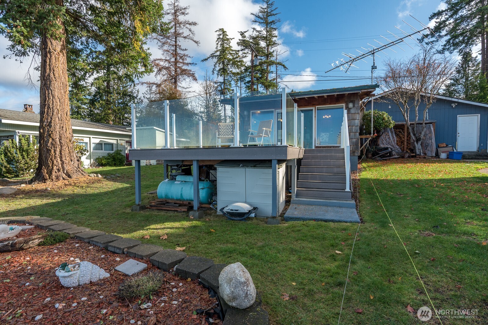 19422 Soundview Drive Property Photo 32