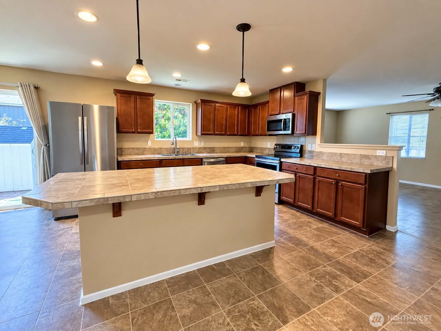 16475 Se Greenbrier Street Property Photo 12