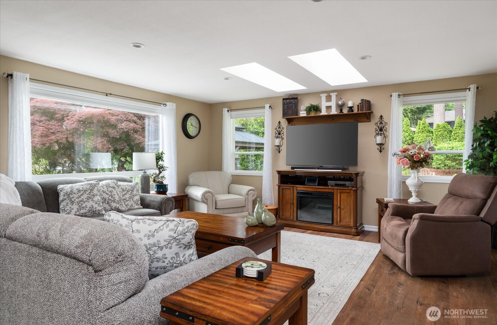 1596 Links Way Property Photo 4