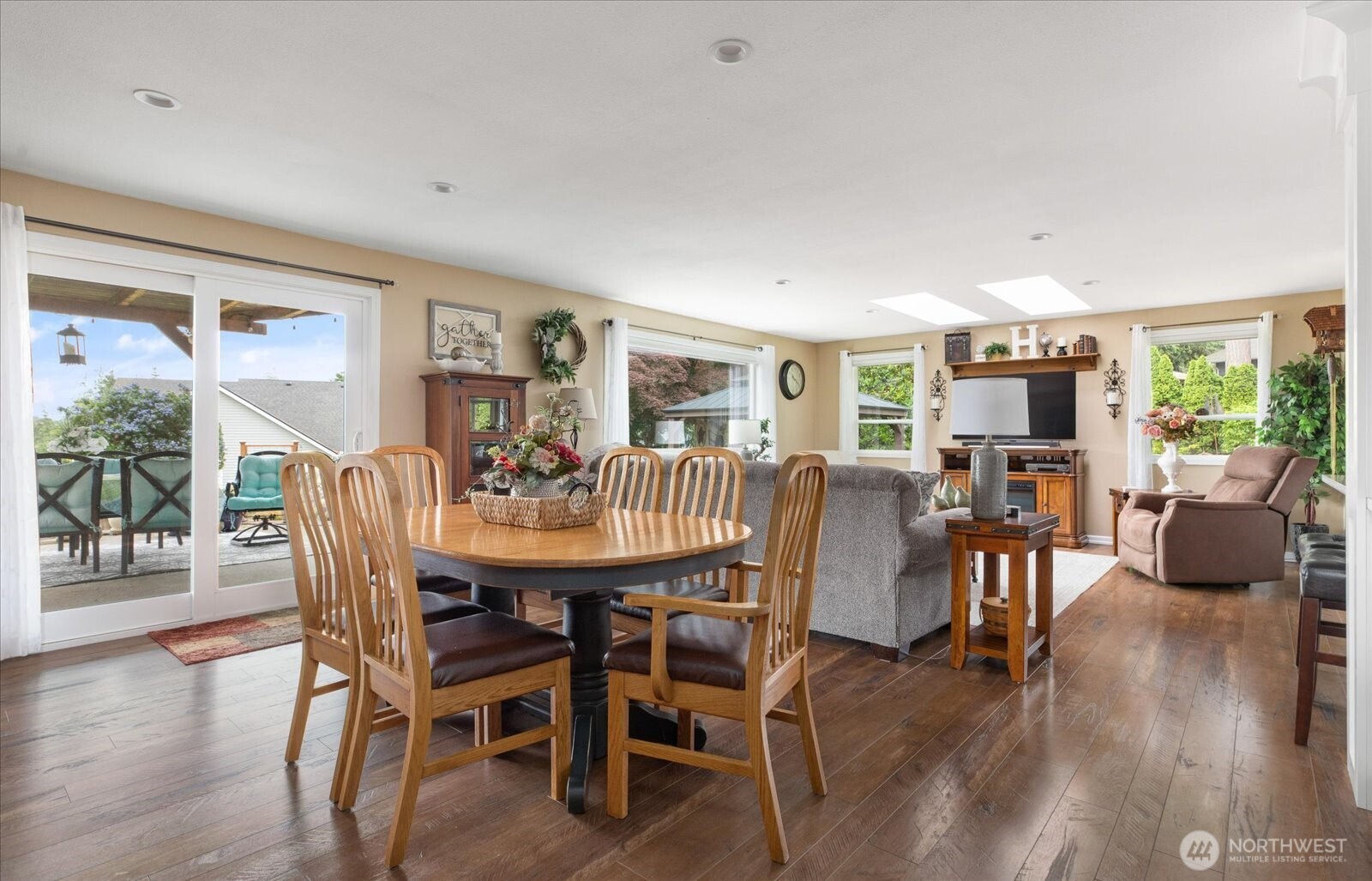 1596 Links Way Property Photo 7