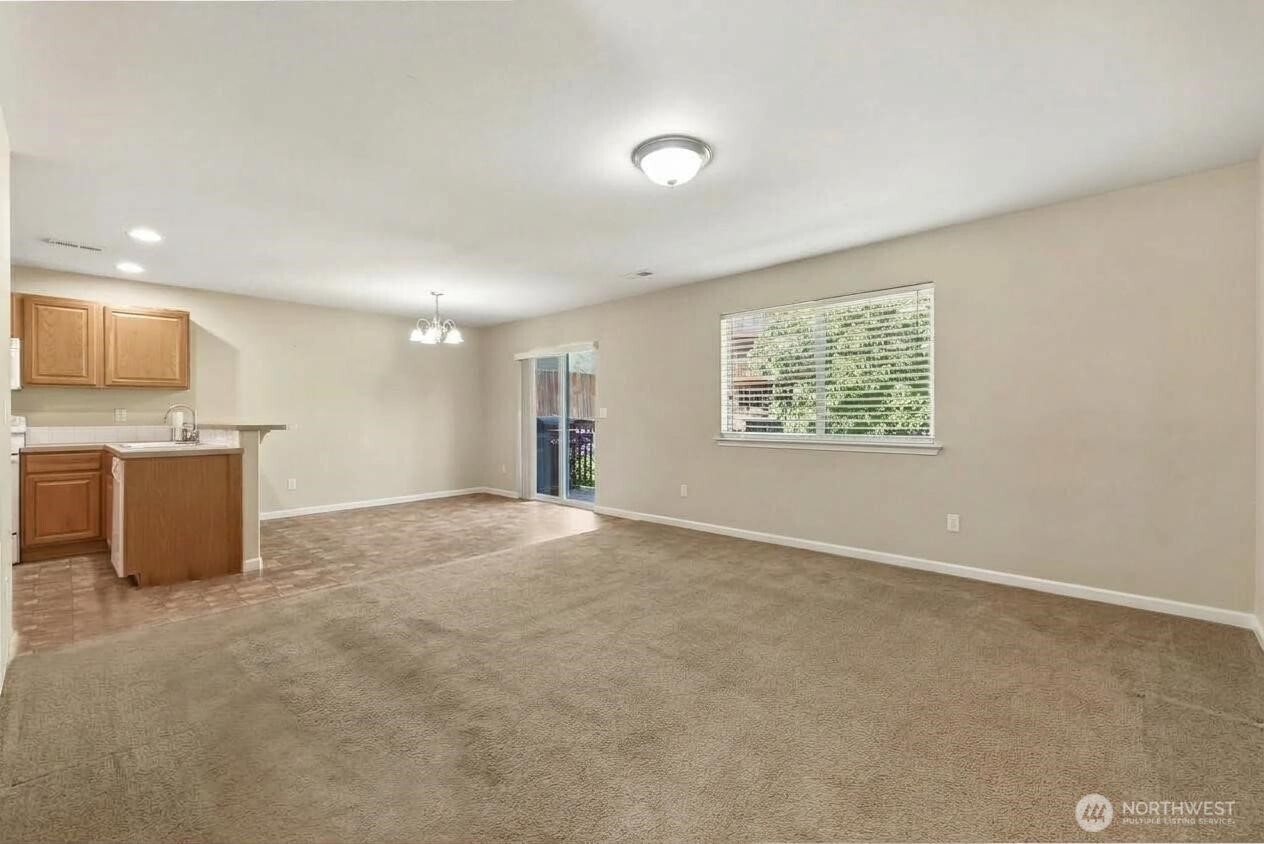 390 Austin Street Property Photo 4