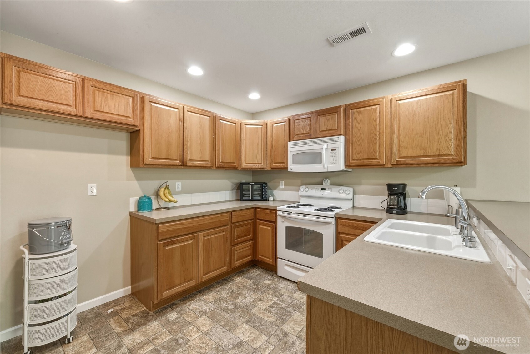 390 Austin Street Property Photo 8