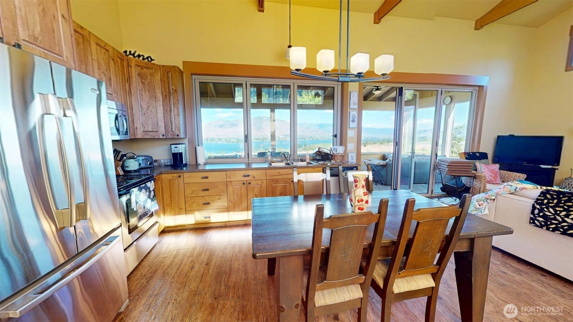 102 Village Way Property Photo 8