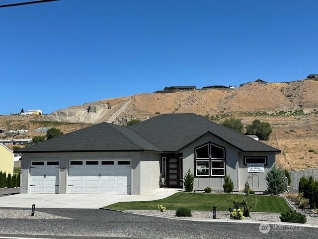 949 N Newport Loop Property Photo 1