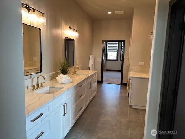 949 N Newport Loop Property Photo 20