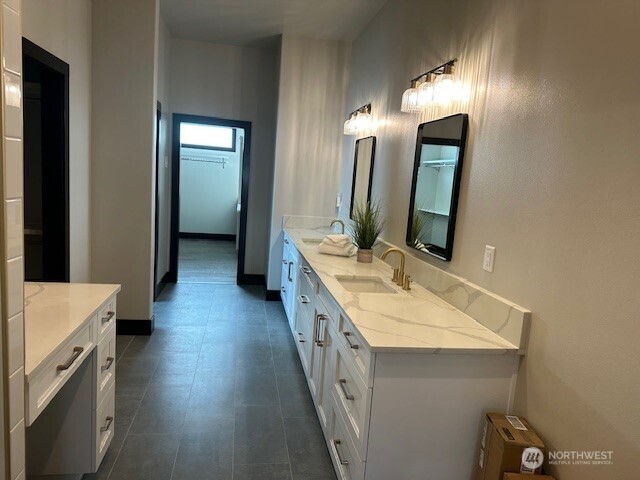 949 N Newport Loop Property Photo 21