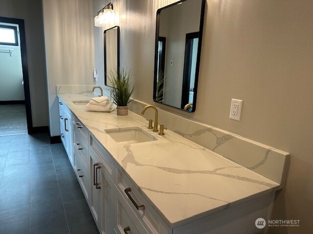 949 N Newport Loop Property Photo 22