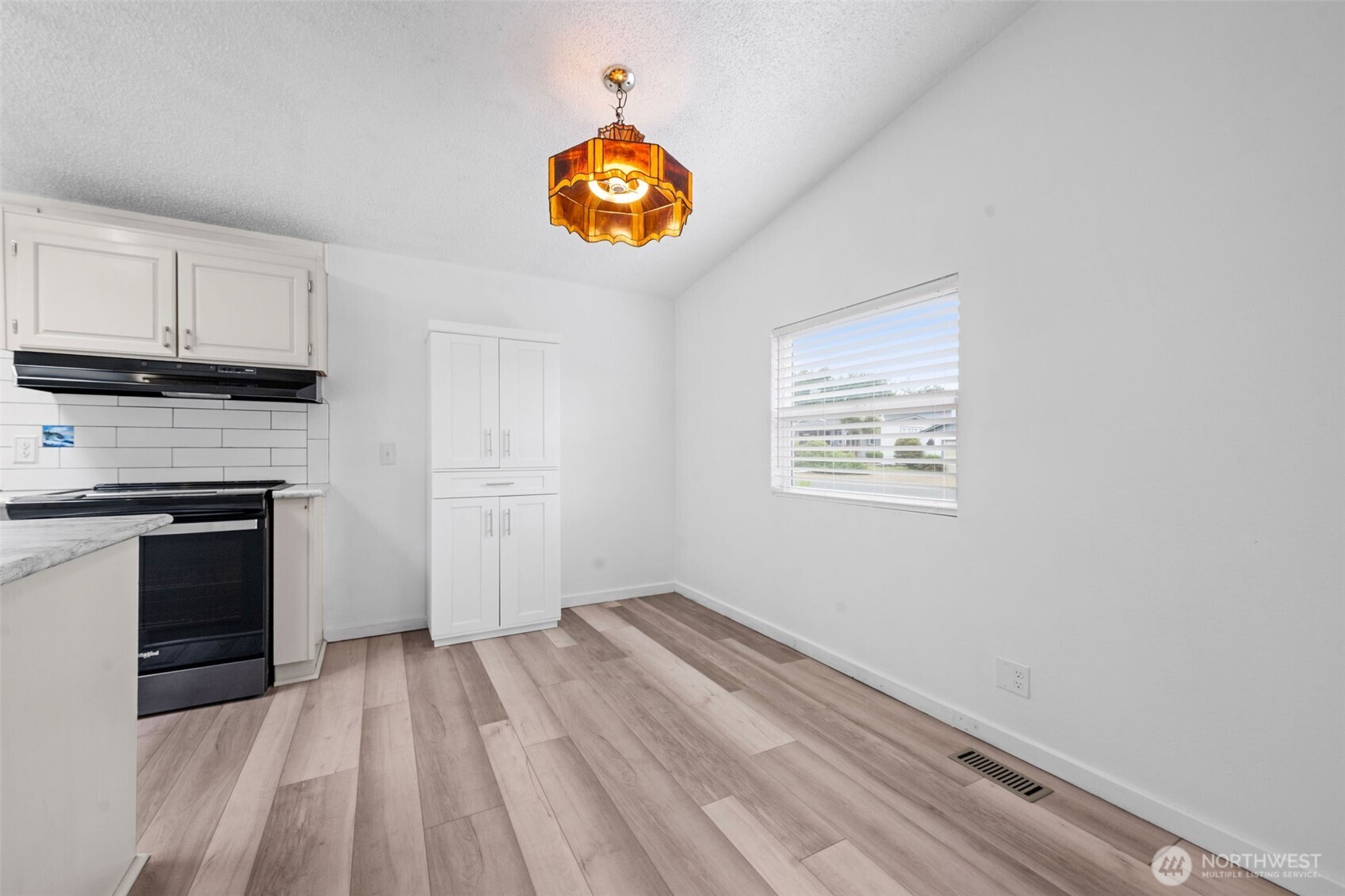 1507 198 Place Property Photo 5